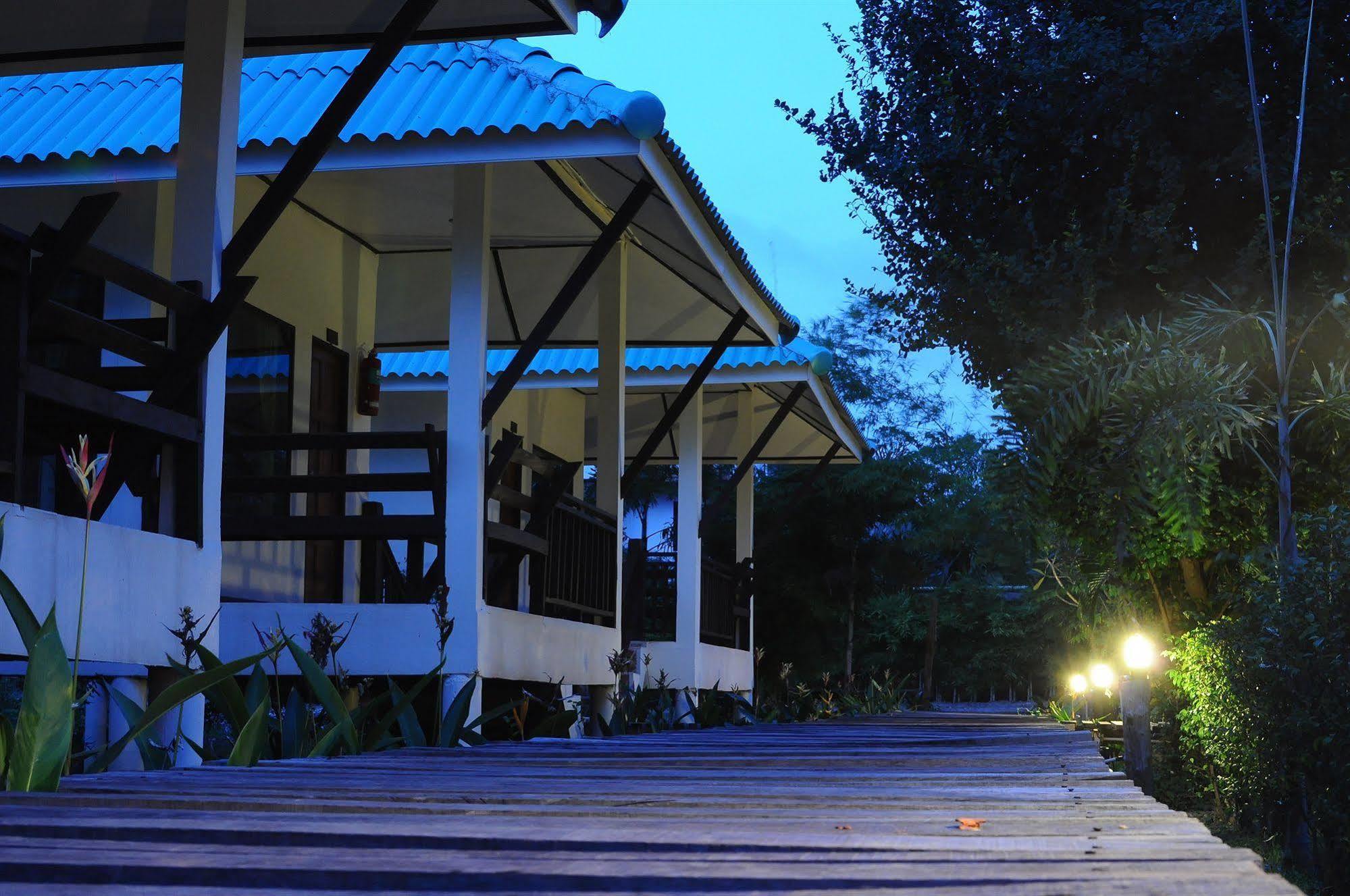 N.T. Lanta Resort Ko Lanta Extérieur photo