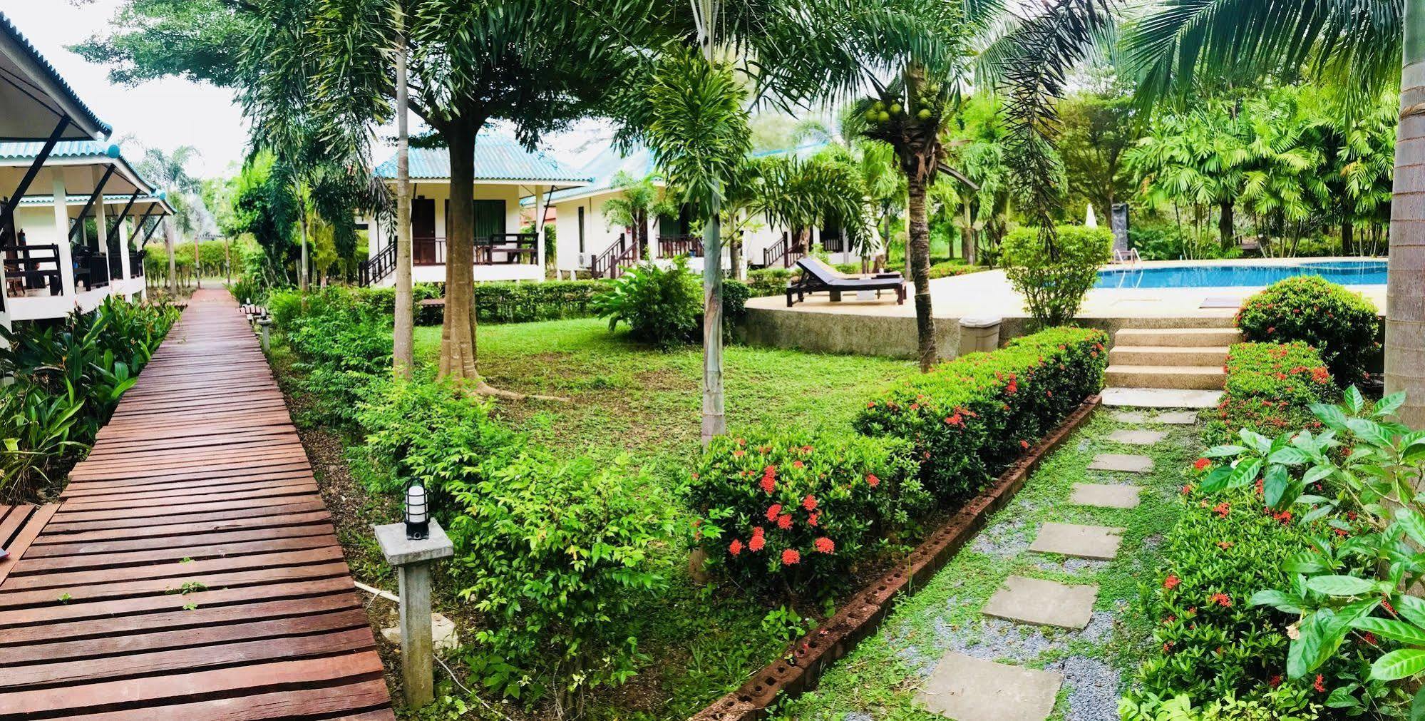 N.T. Lanta Resort Ko Lanta Extérieur photo